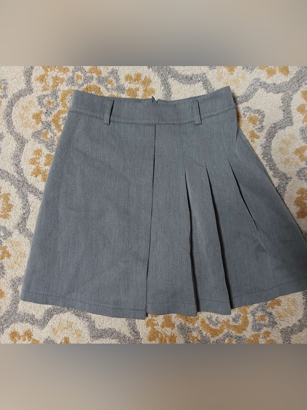 Grey pleated skirt